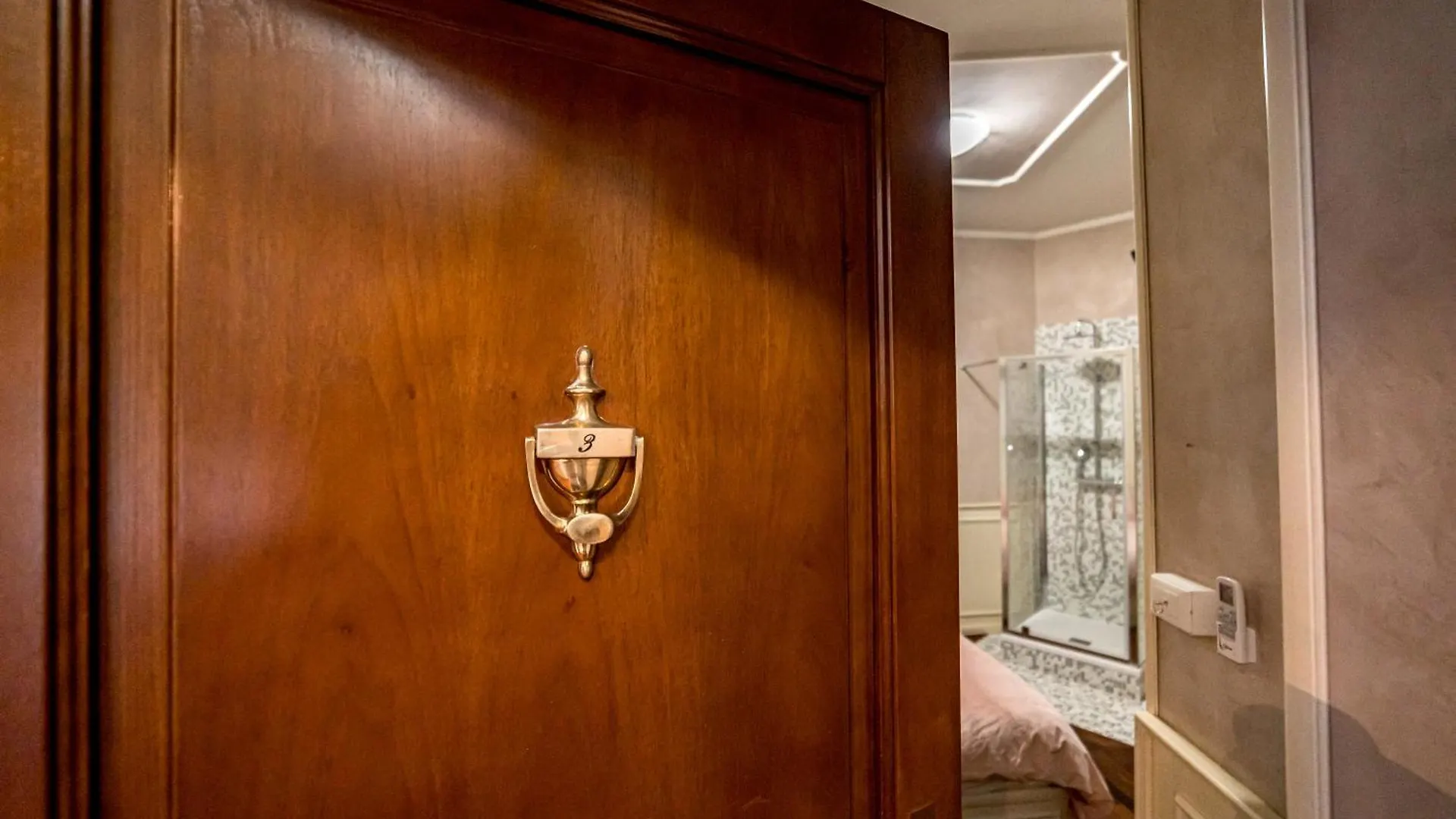 Downtown Luxury B&B - Termini Train Station Rome Bed & Breakfast